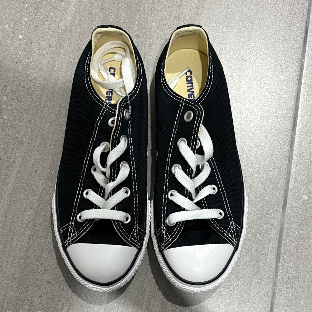 Converse Youth US Size 2.5 Black and White Sneakers